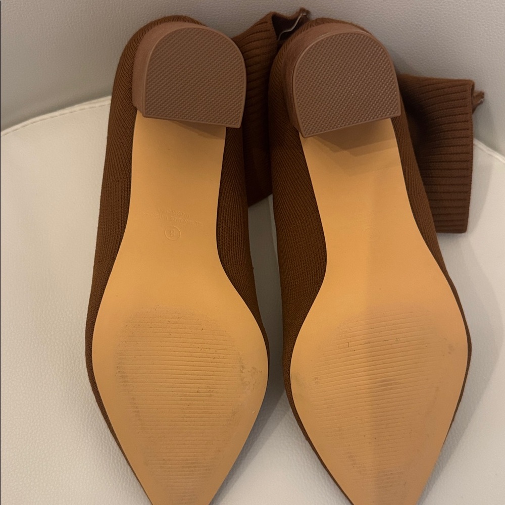NWOT. Versona Fitted Brown Knit Ankle Boots - Picture 5 of 6